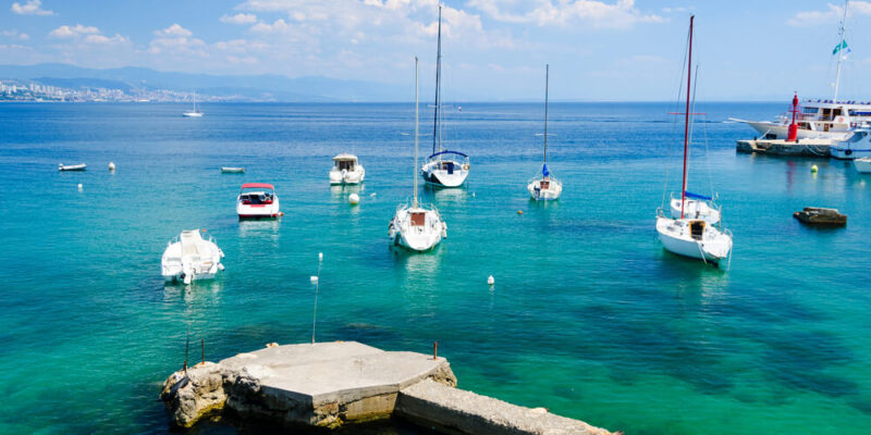 małe lodzie kabinowe